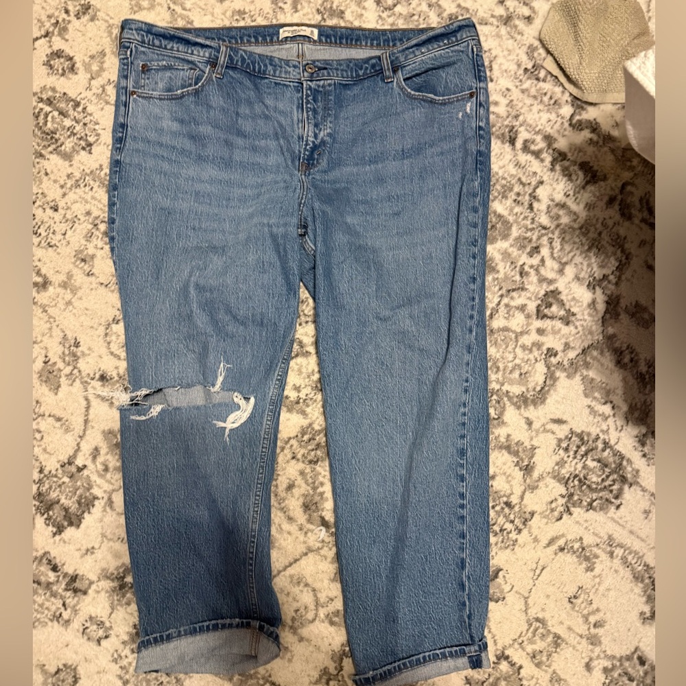 Abercrombie & Fitch The '90s Straight Mid Rise